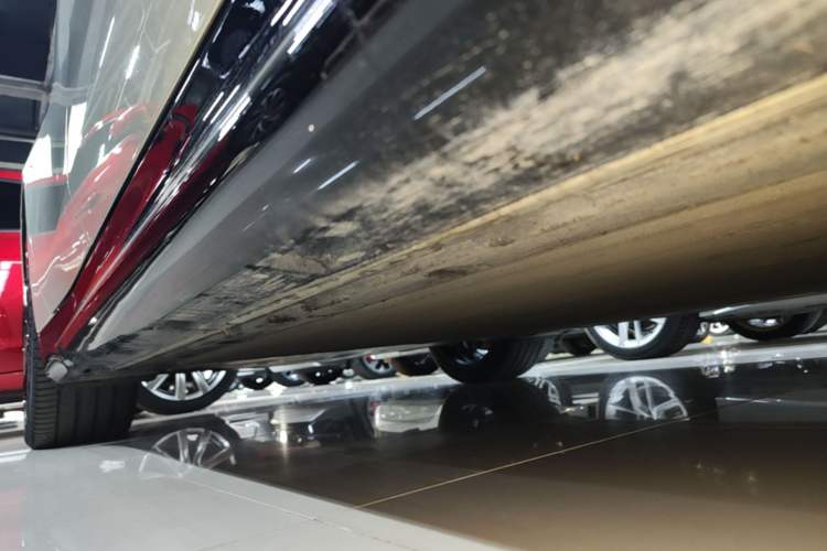 Used Xiaomi Auto SU7 2024 Four-Wheel Drive Ultra-Long Range Advanced Intelligent Driving Max Edition Right Side Sill