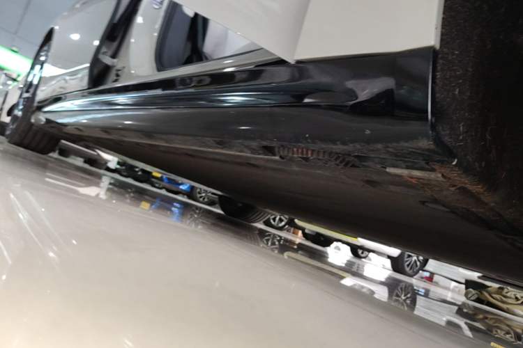 Used Xiaomi Auto SU7 2024 Rear-Drive Ultra-Long Range Advanced Pro-Level Intelligent Driving Version Right Side Sill