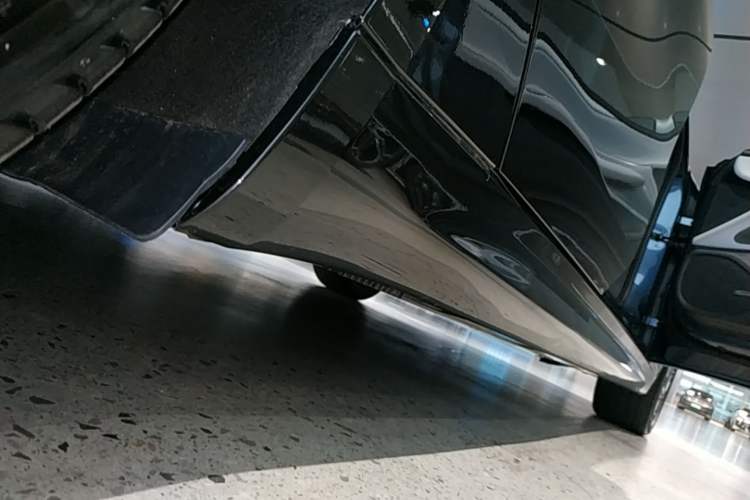 Used Xiaomi Auto SU7 2024 Four-Wheel Drive Ultra-Long Range Advanced Intelligent Driving Max Edition Right Side Sill