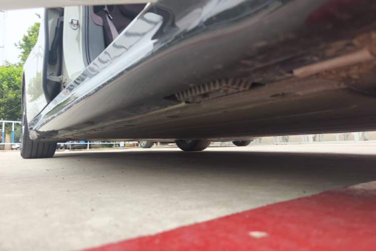 Used Xiaomi Auto SU7 2024 Rear-Drive Long-Range Intelligent Driving Version Right Side Sill