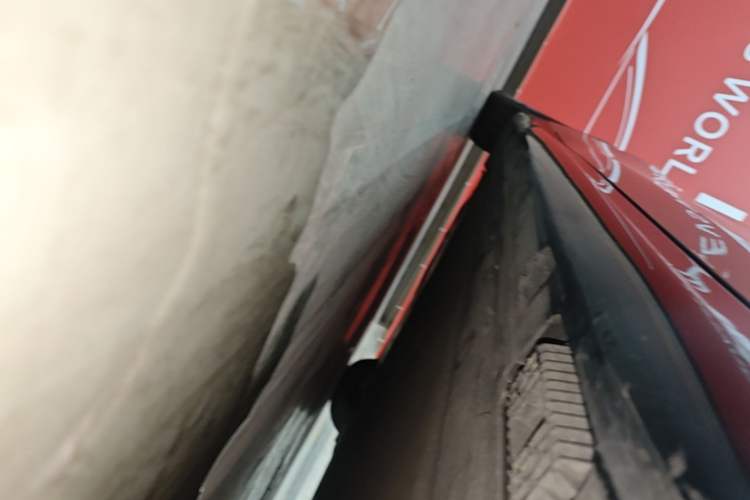 Used Xiaomi Auto SU7 2024 Rear-Drive Ultra-Long Range Advanced Pro-Level Intelligent Driving Version Right Side Sill