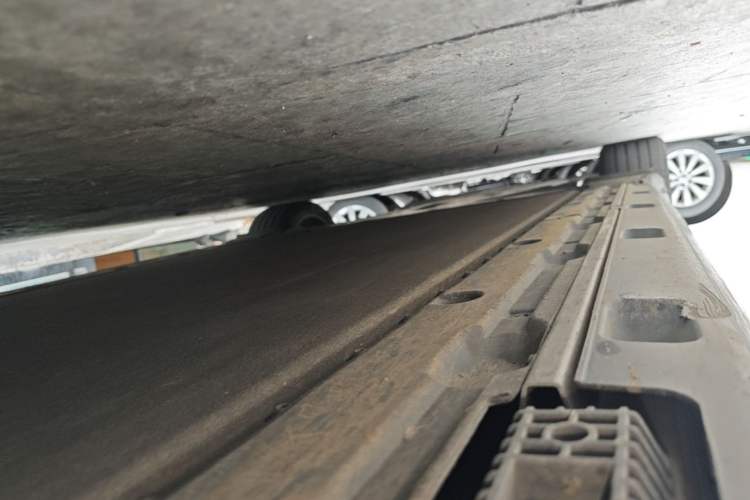 Used Xiaomi Auto SU7 2024 Rear-Drive Long-Range Intelligent Driving Version Right Side Sill