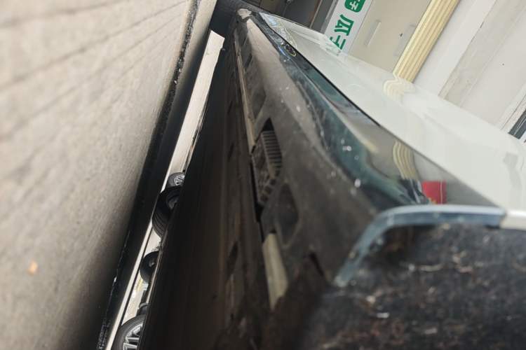 Used Xiaomi Auto SU7 2024 Rear-Drive Long-Range Intelligent Driving Version Right Side Sill
