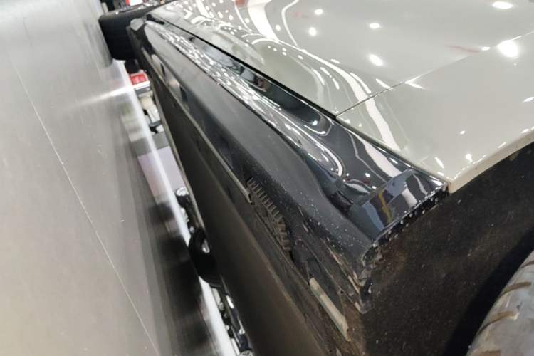 Used Xiaomi Auto SU7 2024 Rear-Drive Ultra-Long Range Advanced Pro-Level Intelligent Driving Version Right Side Sill