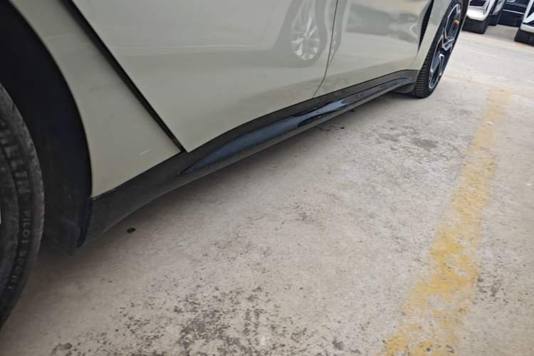 Used Xiaomi Auto SU7 2024 Rear-Drive Ultra-Long Range Advanced Pro-Level Intelligent Driving Version Right Side Sill