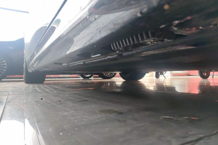 Used Xiaomi Auto SU7 2024 Four-Wheel Drive Ultra-Long Range Advanced Intelligent Driving Max Edition Right Side Sill