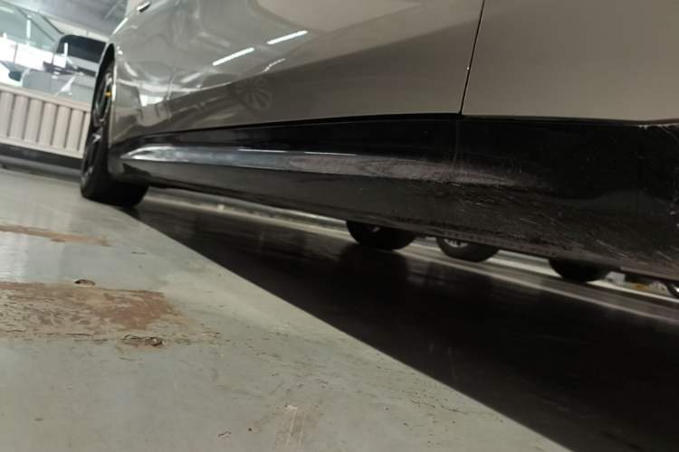 Used Xiaomi Auto SU7 2024 Rear-Drive Ultra-Long Range Advanced Pro-Level Intelligent Driving Version Right Side Sill