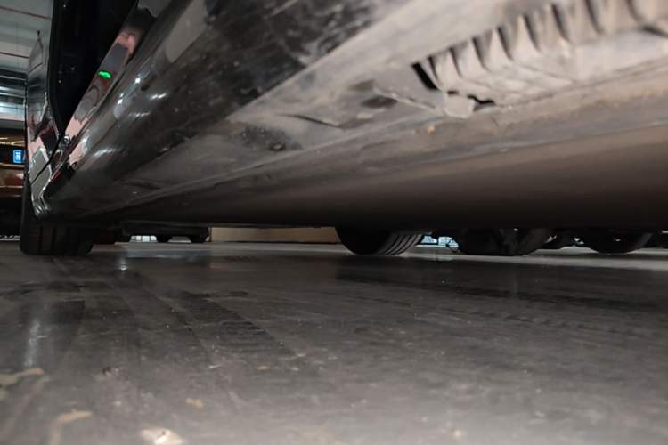 Used Xiaomi Auto SU7 2024 Four-Wheel Drive Ultra-Long Range Advanced Intelligent Driving Max Edition Right Side Sill