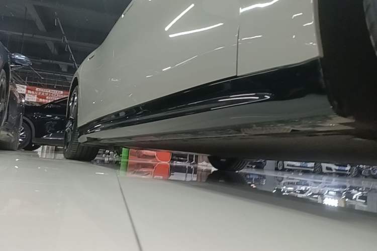 Used Xiaomi Auto SU7 2024 Rear-Drive Ultra-Long Range Advanced Pro-Level Intelligent Driving Version Right Side Sill