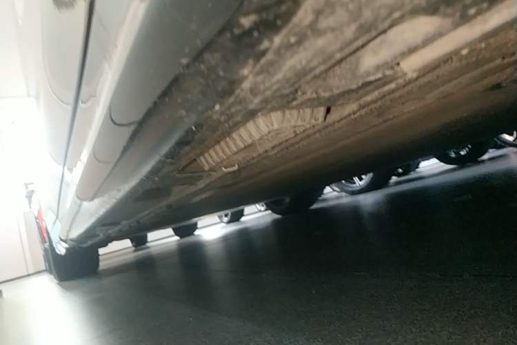 Used Xiaomi Auto SU7 2024 Rear-Drive Ultra-Long Range Advanced Pro-Level Intelligent Driving Version Right Side Sill