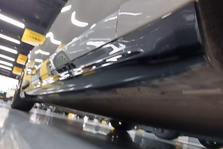 Used Xiaomi Auto SU7 2024 Rear-Drive Long-Range Intelligent Driving Version Right Side Sill