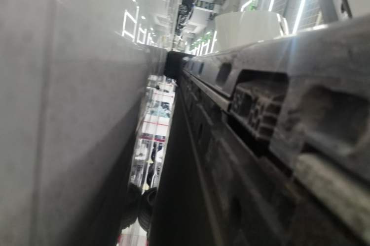 Used Xiaomi Auto SU7 2024 Four-Wheel Drive Ultra-Long Range Advanced Intelligent Driving Max Edition Right Side Sill