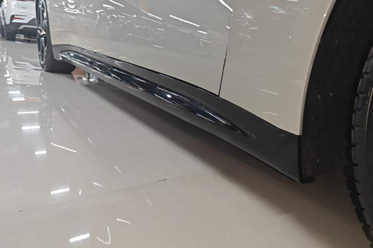 Used Xiaomi Auto SU7 2024 Four-Wheel Drive Ultra-Long Range Advanced Intelligent Driving Max Edition Right Side Sill