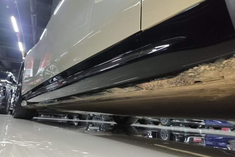 Used Xiaomi Auto SU7 2024 Rear-Drive Ultra-Long Range Advanced Pro-Level Intelligent Driving Version Right Side Sill