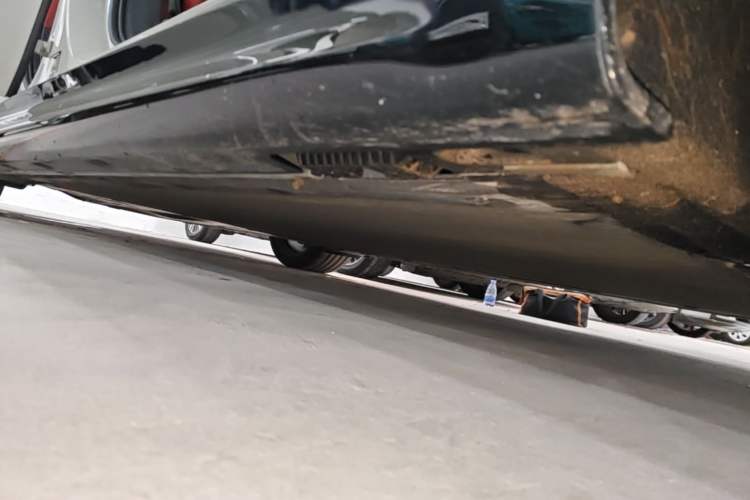 Used Xiaomi Auto SU7 2024 Rear-Drive Long-Range Intelligent Driving Version Right Side Sill