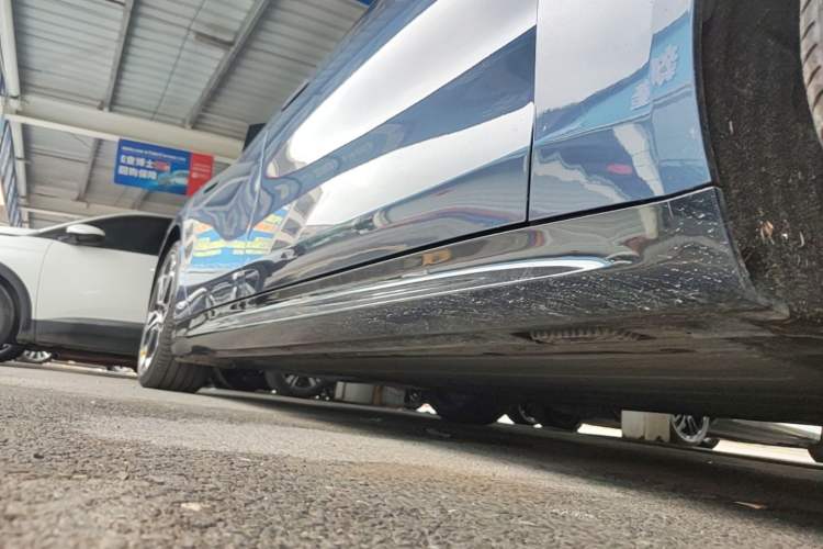 Used Xiaomi Auto SU7 2024 Rear-Drive Long-Range Intelligent Driving Version Right Side Sill