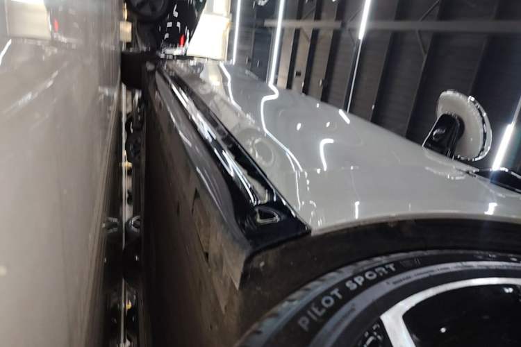 Used Xiaomi Auto SU7 2024 Rear-Drive Ultra-Long Range Advanced Pro-Level Intelligent Driving Version Right Side Sill