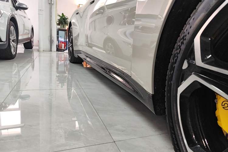 Used Xiaomi Auto SU7 2024 Rear-Drive Ultra-Long Range Advanced Pro-Level Intelligent Driving Version Right Side Sill