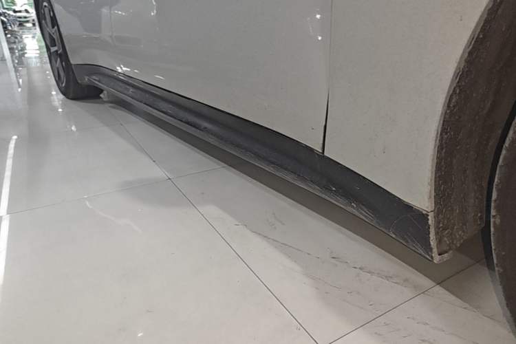 Used Xiaomi Auto SU7 2024 Rear-Drive Ultra-Long Range Advanced Pro-Level Intelligent Driving Version Right Side Sill
