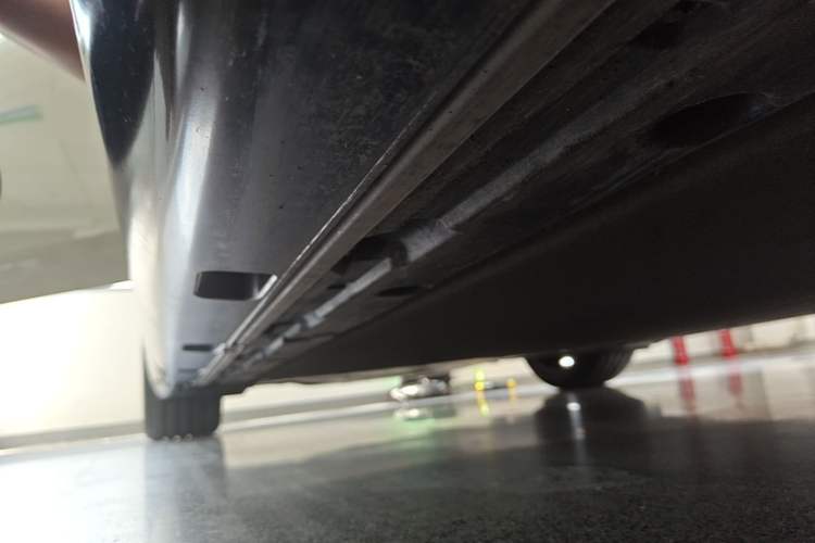 Used Xiaomi Auto SU7 2024 Rear-Drive Long-Range Intelligent Driving Version Right Side Sill