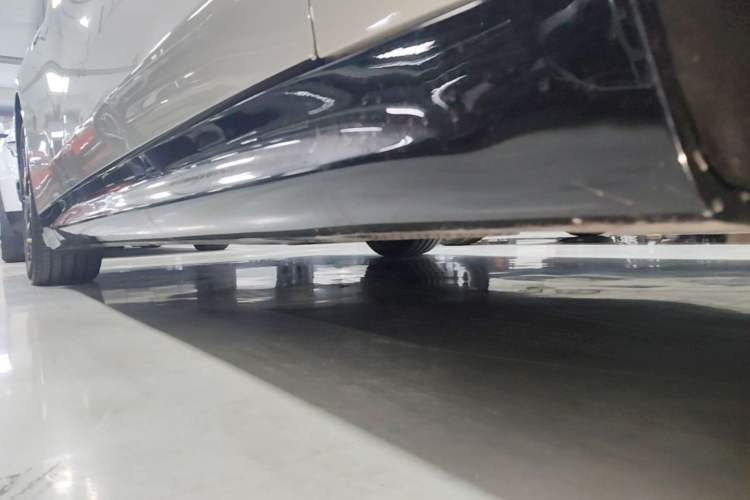 Used Xiaomi Auto SU7 2024 Rear-Drive Long-Range Intelligent Driving Version Right Side Sill