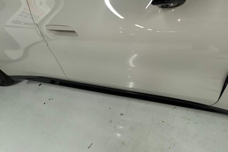 Used Xiaomi Auto SU7 2024 Four-Wheel Drive Ultra-Long Range Advanced Intelligent Driving Max Edition Right Side Sill