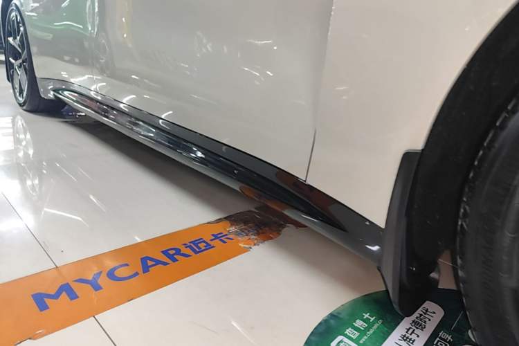 Used Xiaomi Auto SU7 2024 Rear-Drive Long-Range Intelligent Driving Version Right Side Sill
