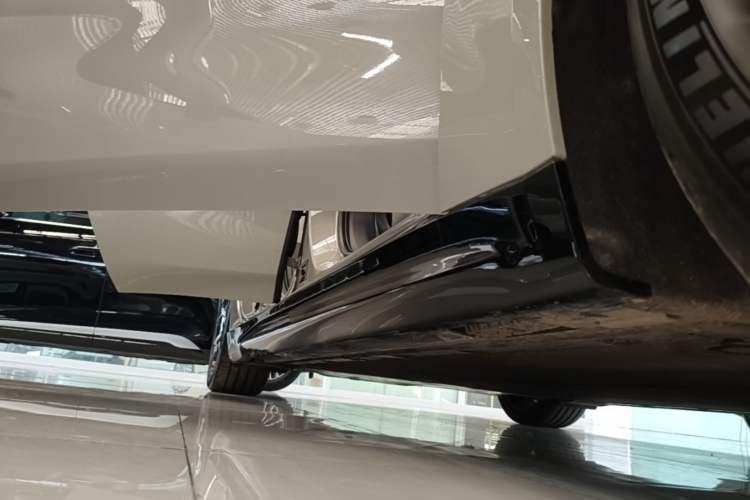 Used Xiaomi Auto SU7 2024 Rear-Drive Ultra-Long Range Advanced Pro-Level Intelligent Driving Version Right Side Sill