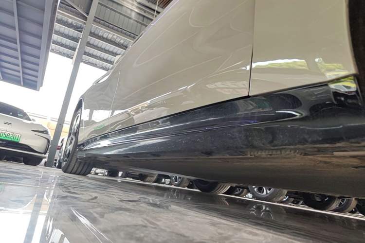 Used Xiaomi Auto SU7 2024 Rear-Drive Ultra-Long Range Advanced Pro-Level Intelligent Driving Version Right Side Sill