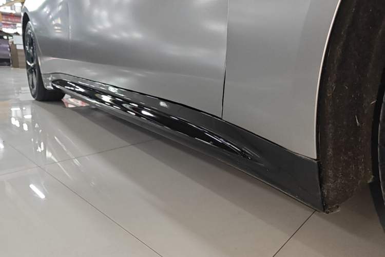 Used Xiaomi Auto SU7 2024 Rear-Drive Long-Range Intelligent Driving Version Right Side Sill