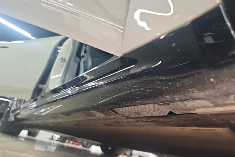Used Xiaomi Auto SU7 2024 Rear-Drive Long-Range Intelligent Driving Version Right Side Sill