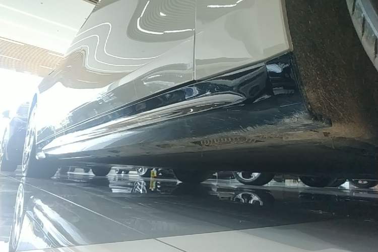 Used Xiaomi Auto SU7 2024 Rear-Drive Long-Range Intelligent Driving Version Right Side Sill