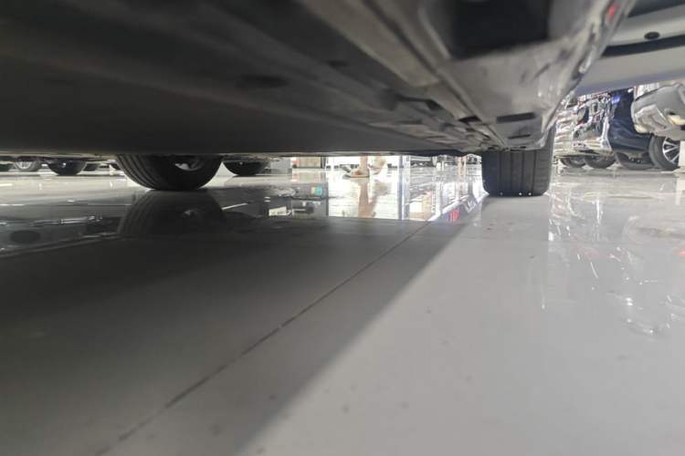 Used Xiaomi Auto SU7 2024 Four-Wheel Drive Ultra-Long Range Advanced Intelligent Driving Max Edition Right Side Sill