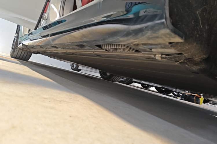 Used Xiaomi Auto SU7 2024 Rear-Drive Long-Range Intelligent Driving Version Right Side Sill