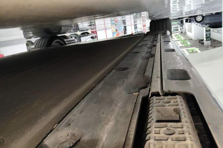 Used Xiaomi Auto SU7 2024 Four-Wheel Drive Ultra-Long Range Advanced Intelligent Driving Max Edition Right Side Sill
