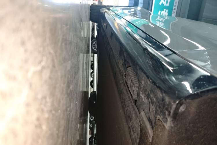 Used Xiaomi Auto SU7 2024 Rear-Drive Ultra-Long Range Advanced Pro-Level Intelligent Driving Version Right Side Sill