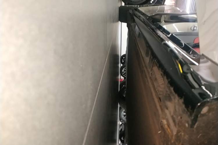 Used Xiaomi Auto SU7 2024 Rear-Drive Ultra-Long Range Advanced Pro-Level Intelligent Driving Version Right Side Sill