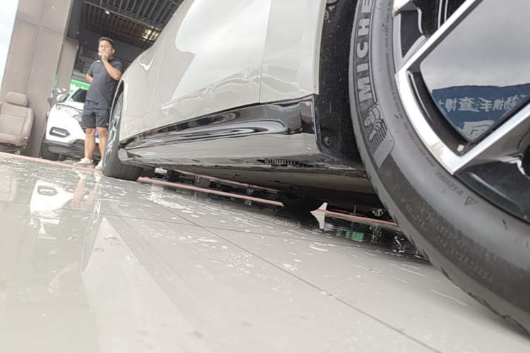 Used Xiaomi Auto SU7 2024 Rear-Drive Long-Range Intelligent Driving Version Right Side Sill