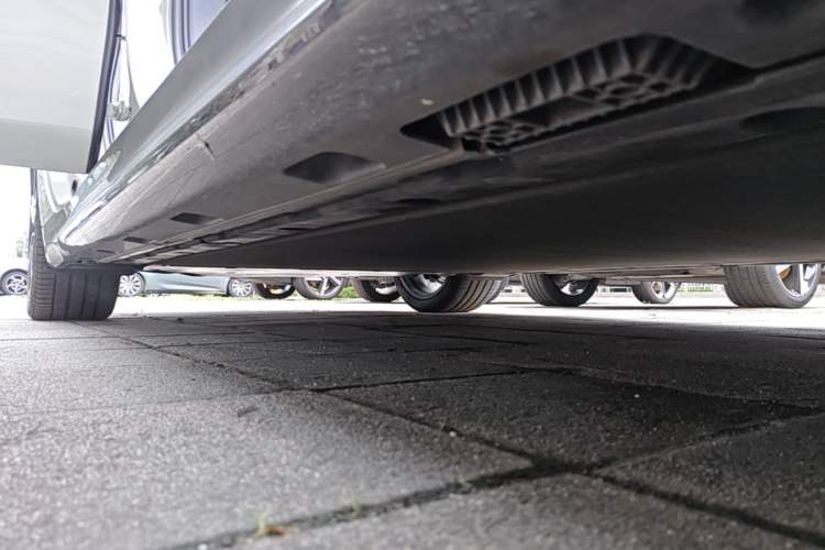 Used Xiaomi Auto SU7 2024 Four-Wheel Drive Ultra-Long Range Advanced Intelligent Driving Max Edition Right Side Sill