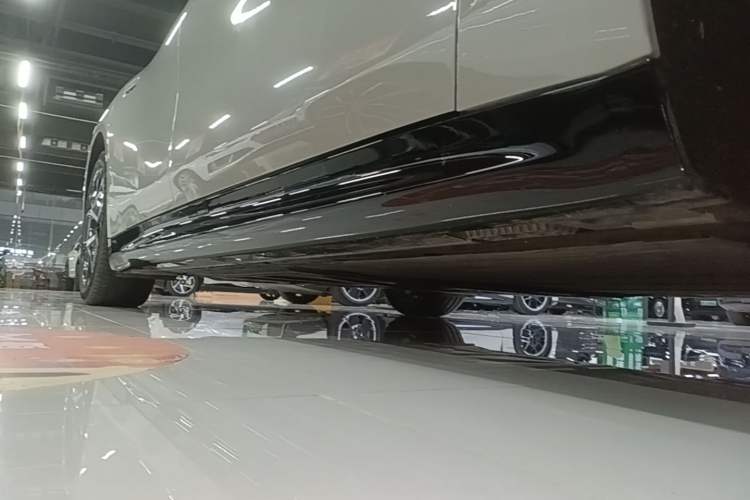 Used Xiaomi Auto SU7 2024 Rear-Drive Long-Range Intelligent Driving Version Right Side Sill