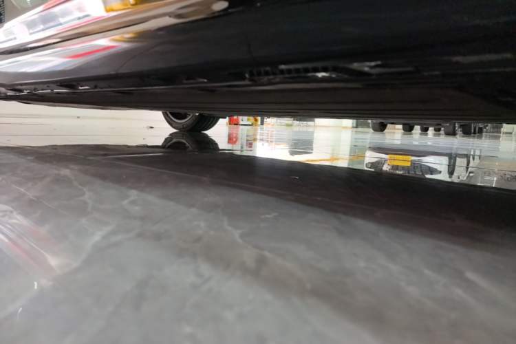 Used Xiaomi Auto SU7 2024 Rear-Drive Long-Range Intelligent Driving Version Right Side Sill