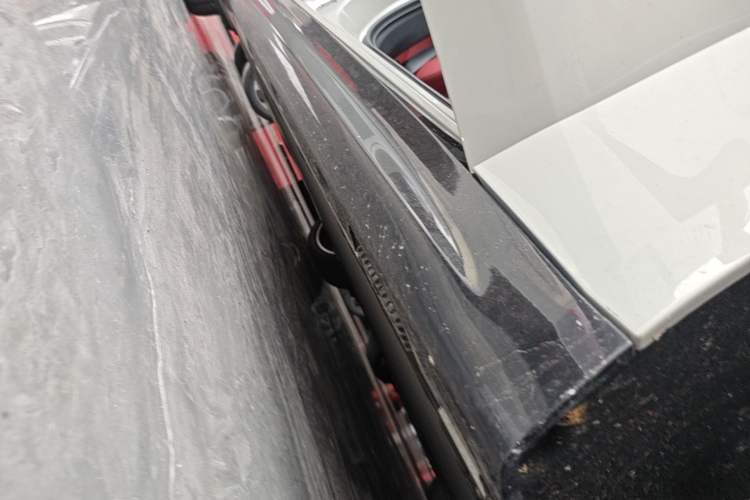 Used Xiaomi Auto SU7 2024 Rear-Drive Long-Range Intelligent Driving Version Right Side Sill