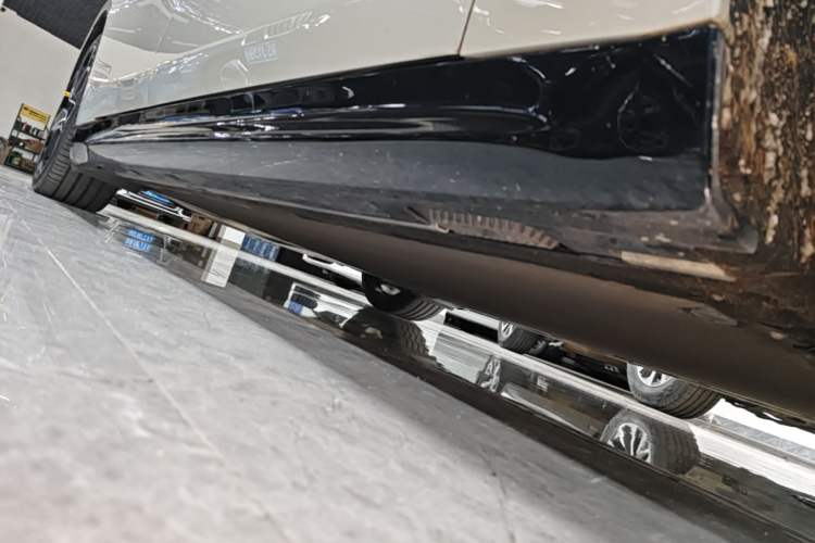 Used Xiaomi Auto SU7 2024 Rear-Drive Ultra-Long Range Advanced Pro-Level Intelligent Driving Version Right Side Sill