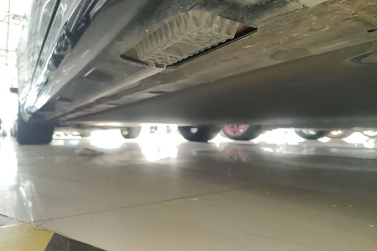 Used Xiaomi Auto SU7 2024 Four-Wheel Drive Ultra-Long Range Advanced Intelligent Driving Max Edition Right Side Sill