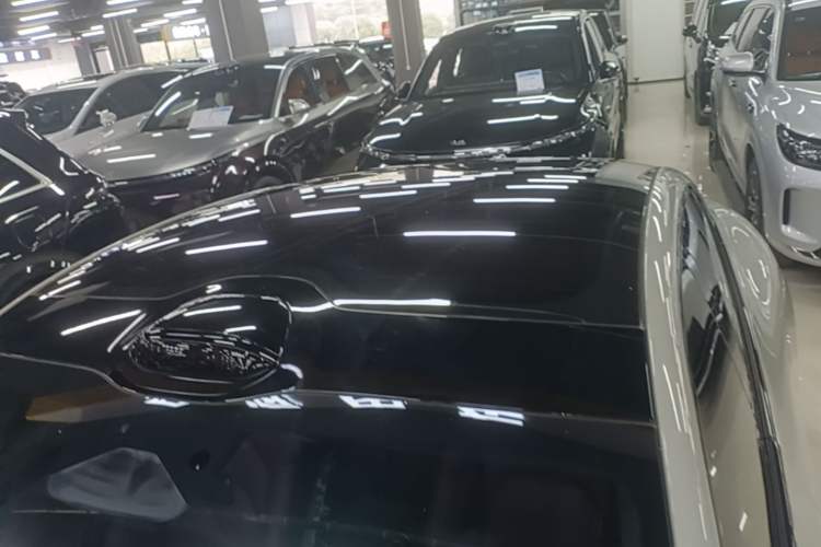 Used Xiaomi Auto SU7 2024 Four-Wheel Drive Ultra-Long Range Advanced Intelligent Driving Max Edition Roof