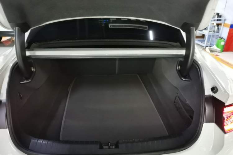 Used Xiaomi Auto SU7 2024 Four-Wheel Drive Ultra-Long Range Advanced Intelligent Driving Max Edition Trunk