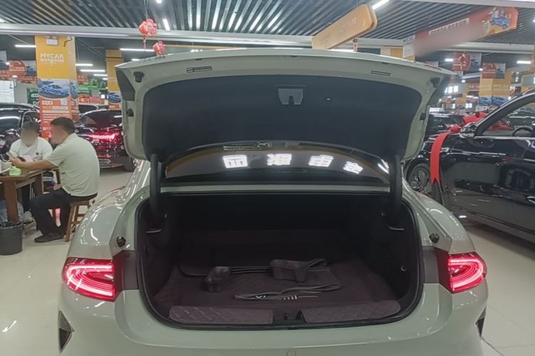 Used Xiaomi Auto SU7 2024 Four-Wheel Drive Ultra-Long Range Advanced Intelligent Driving Max Edition Trunk