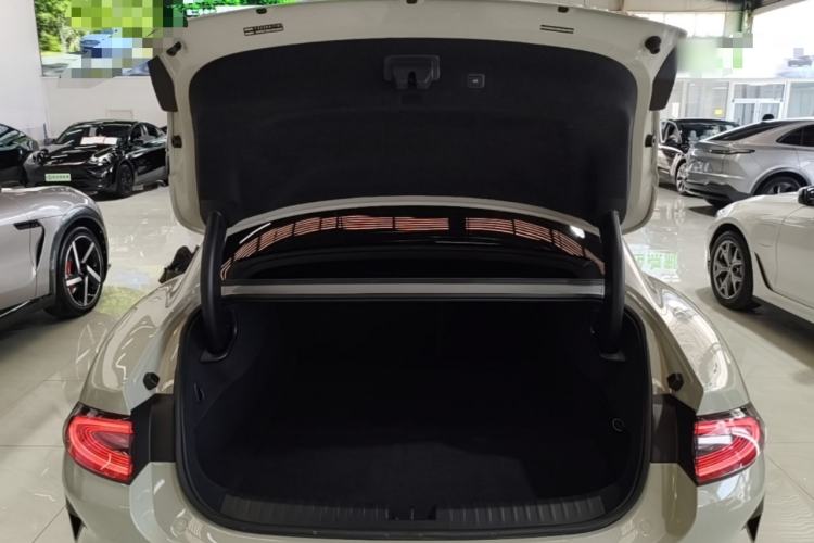 Used Xiaomi Auto SU7 2024 Four-Wheel Drive Ultra-Long Range Advanced Intelligent Driving Max Edition Trunk
