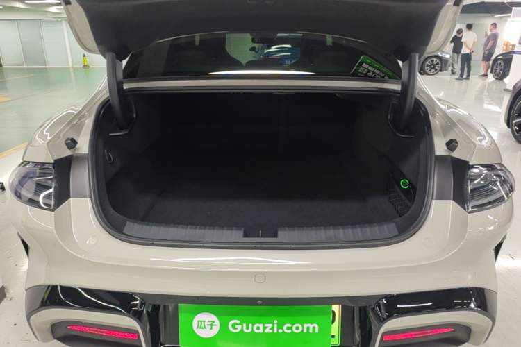 Used Xiaomi Auto SU7 2024 Four-Wheel Drive Ultra-Long Range Advanced Intelligent Driving Max Edition Trunk