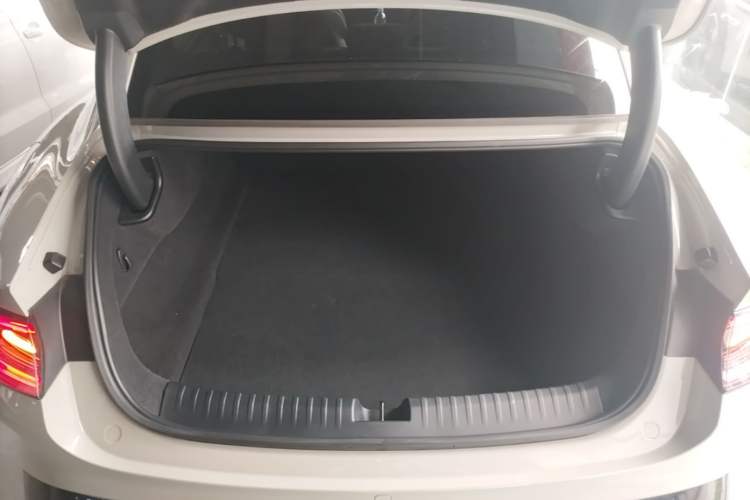 Used Xiaomi Auto SU7 2024 Rear-Drive Long-Range Intelligent Driving Version Trunk